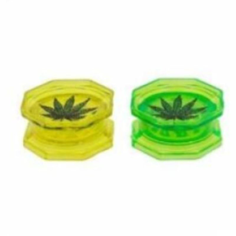 Grinder de Plástico Leaf, 53mm: Un práctico grinder de plástico con un diseño de hoja, perfecto para moler hierbas.