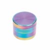 Hermoso grinder de aluminio arcoíris para triturar hierbas, con capas coloridas que son una adición elegante y funcional a tu equipo de fumador.